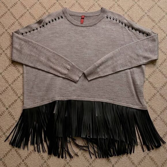5/48 by Saks Fifth Ave sweater w black fringe faux leather hem detail. NWOT XS - Picture 5 of 11